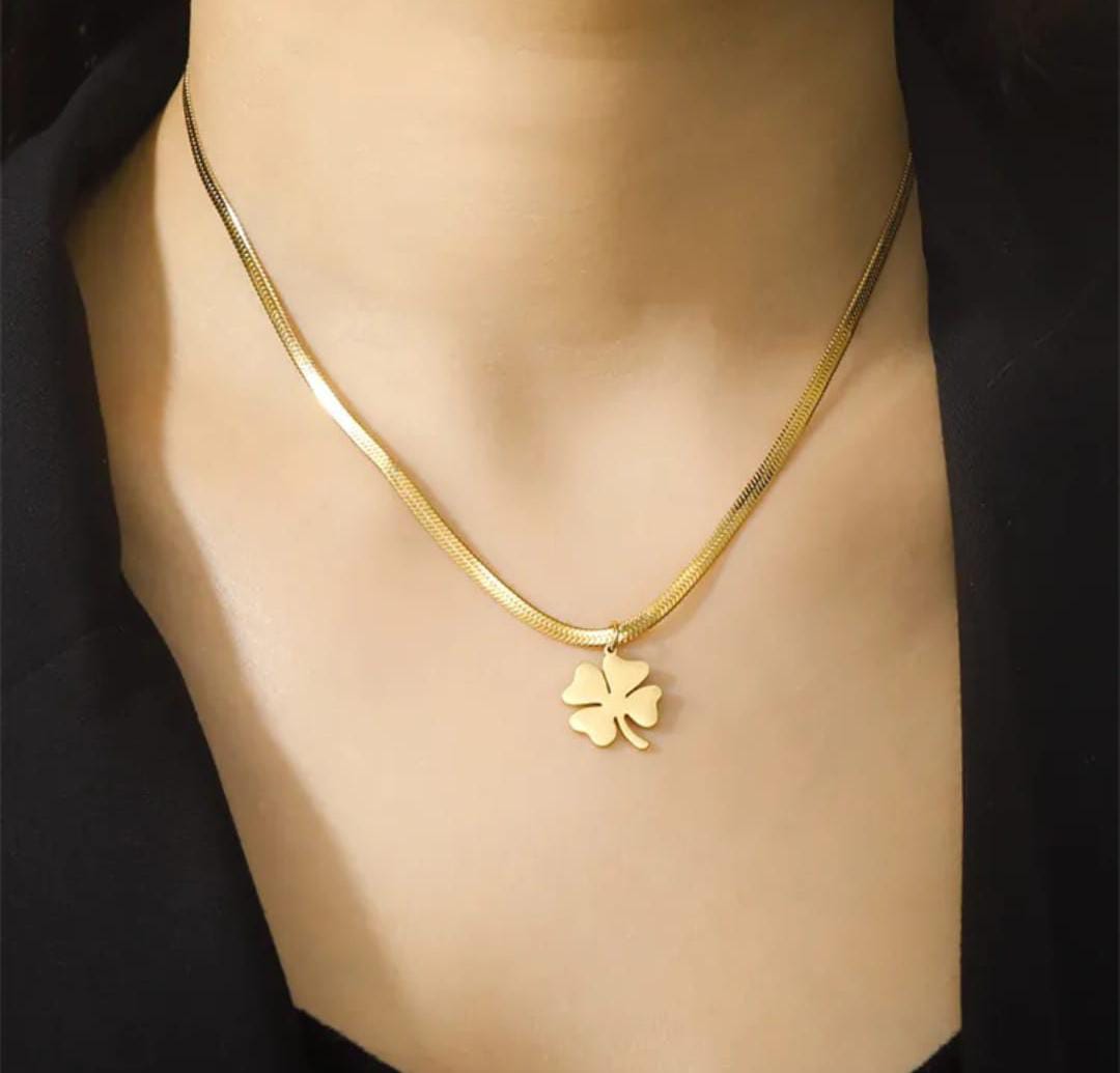 Clover Pendant Necklace