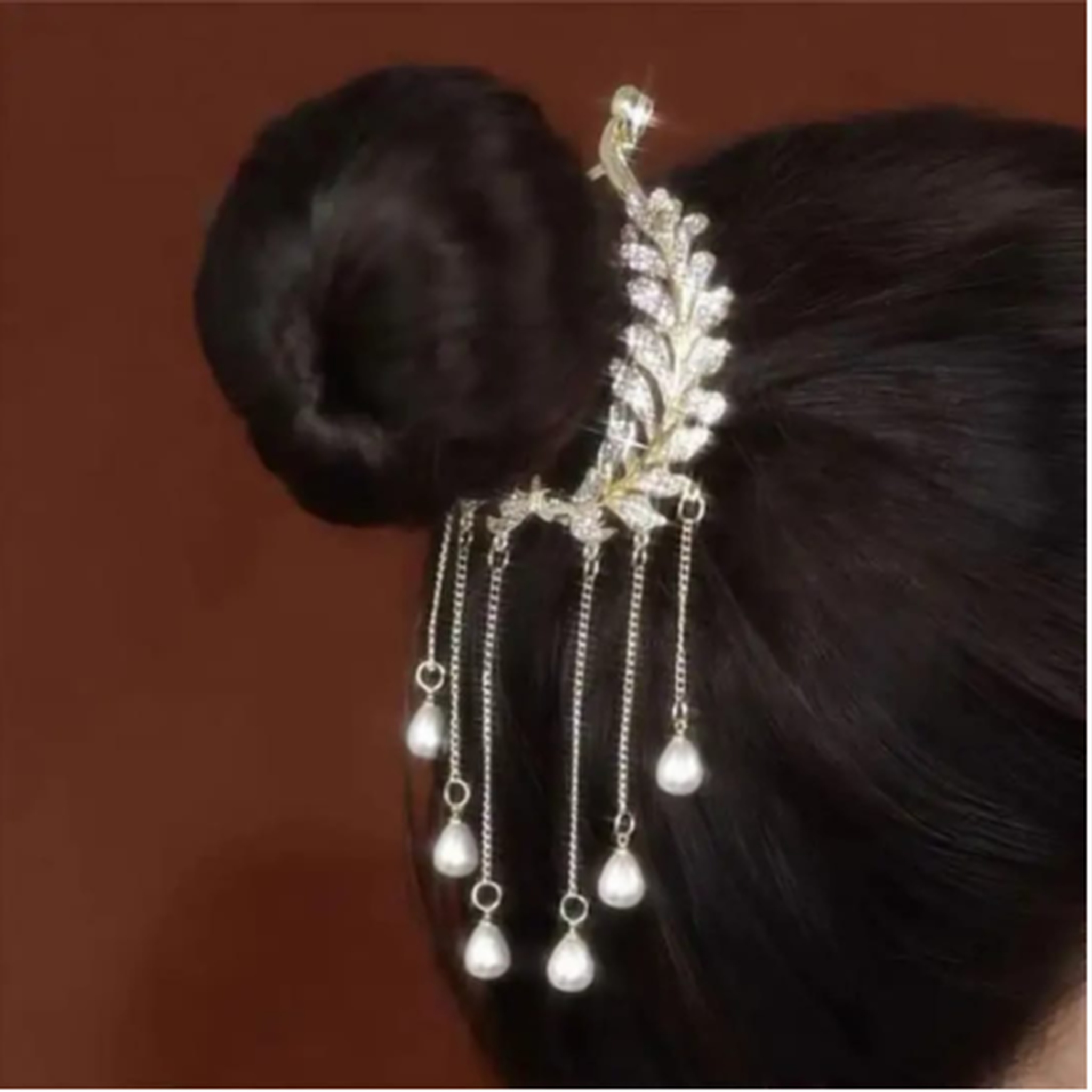 Leaf pearl hair bun pin for women elegant bridal hair accessory
