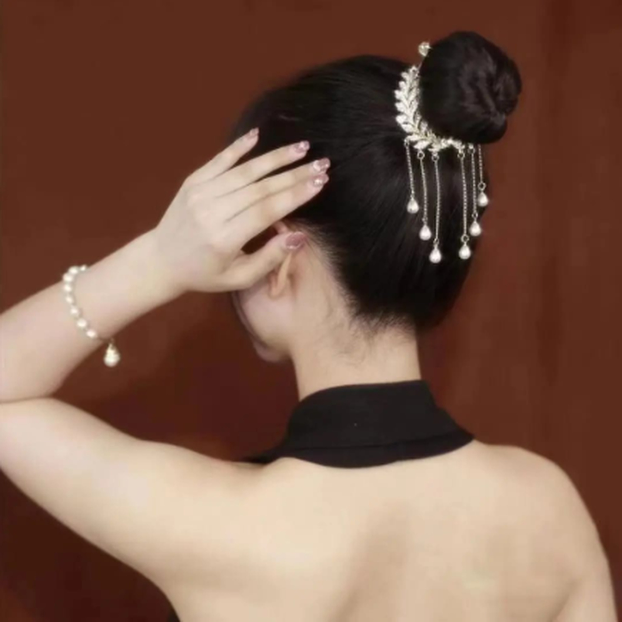 Leaf pearl hair bun pin for women elegant bridal hair accessory